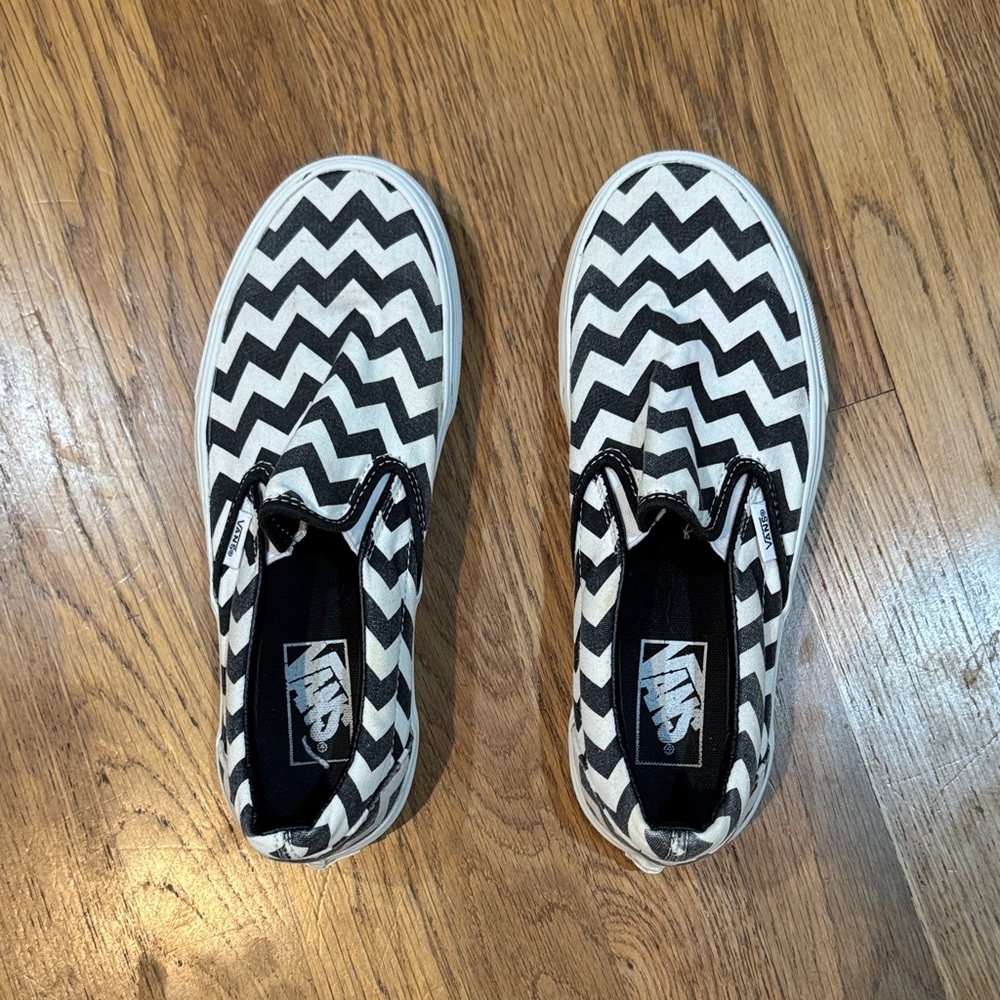 Vans slip on shoes, men’s 6.5 / women’s 8